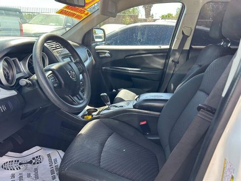 Used 2019 Dodge Journey SE FWD image 12