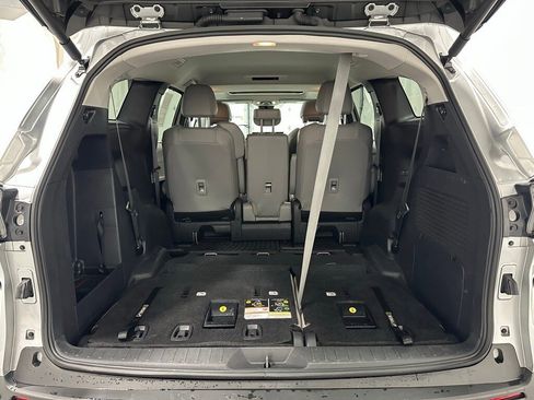 Used 2025 Toyota Sienna XLE image 55