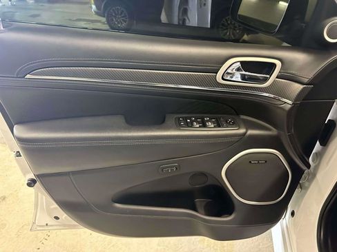 Used 2020 Jeep Grand Cherokee SRT image 16