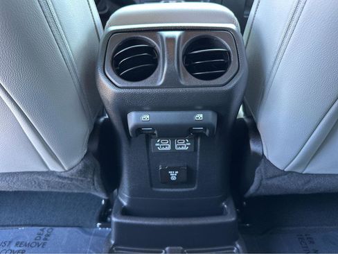 Used 2022 Jeep Wrangler Unlimited Sahara image 17