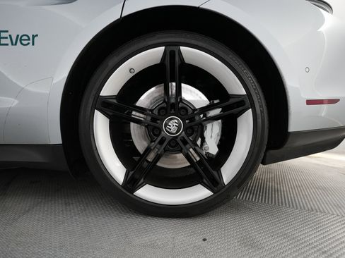 Used 2020 Porsche Taycan 4S image 19