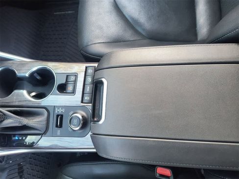 Used 2020 Toyota Highlander Limited image 21