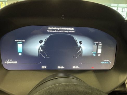 Used 2023 McLaren Artura image 12