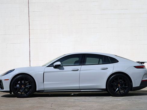 Used 2025 Porsche Panamera image 9