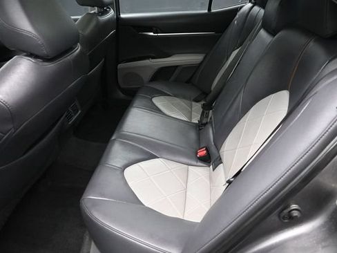 Used 2019 Toyota Camry XLE FWD image 2