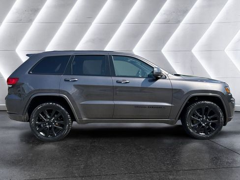 Used 2020 Jeep Grand Cherokee Altitude AWD/4WD image 7