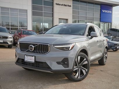 New 2025 Volvo XC40 B5 Plus w/ Climate Package
