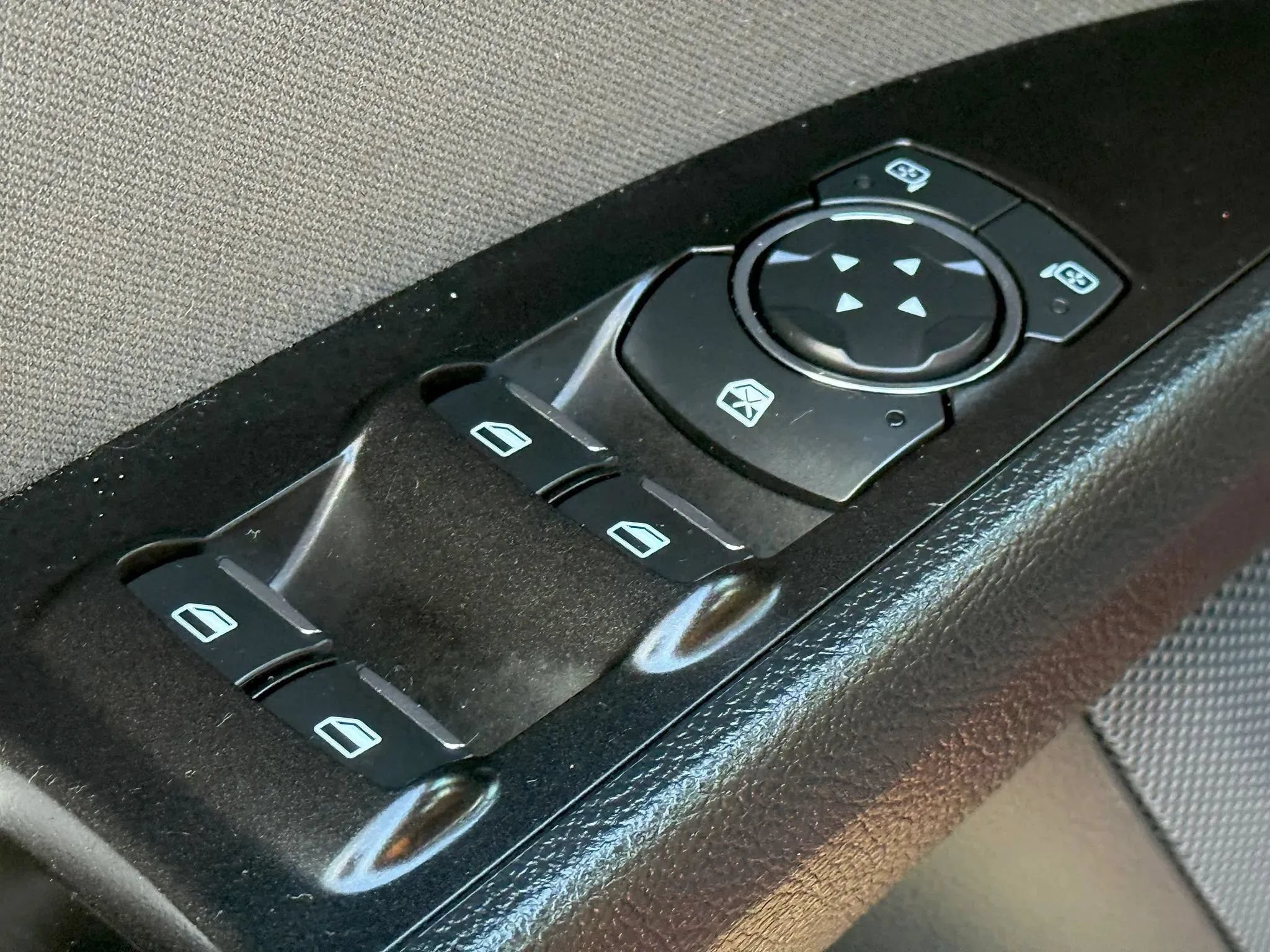 Used 2017 Ford Fusion SE FWD image 23
