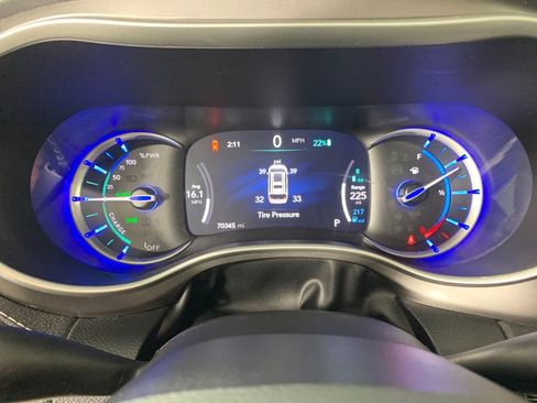 Used 2021 Chrysler Pacifica Touring-L FWD image 23