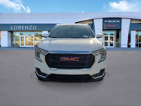 Used 2024 GMC Terrain SLE FWD image 2