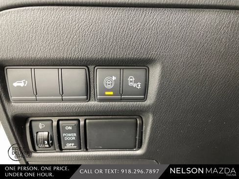 Used 2017 Nissan Armada Platinum w/ Interior Lighting Package image 25