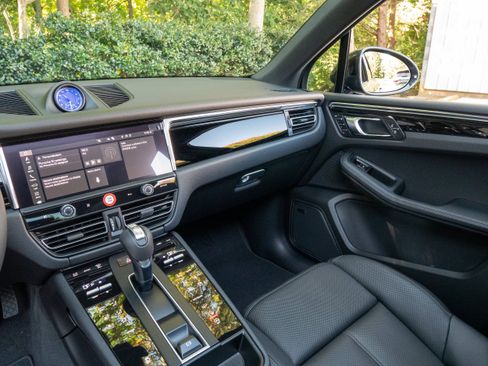 Certified 2026 Porsche Macan AWD/4WD image 20