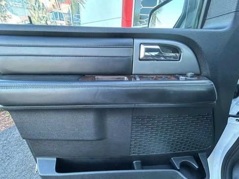 Used 2017 Ford Expedition Platinum AWD/4WD image 18