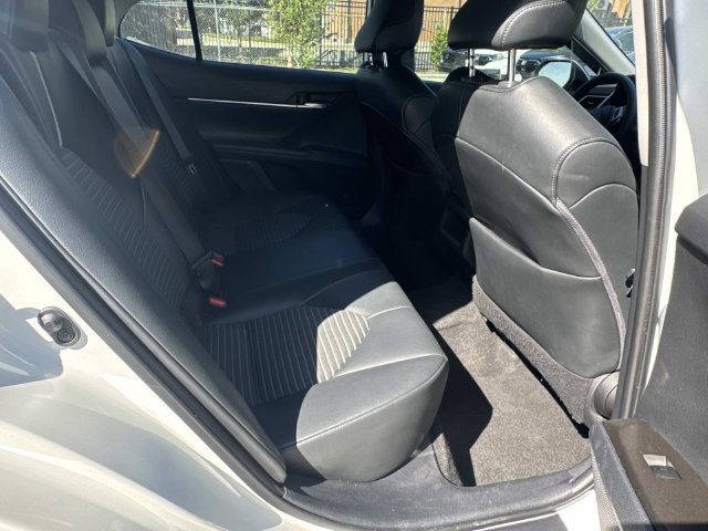 Used 2021 Toyota Camry SE w/ Convenience Package FWD image 9
