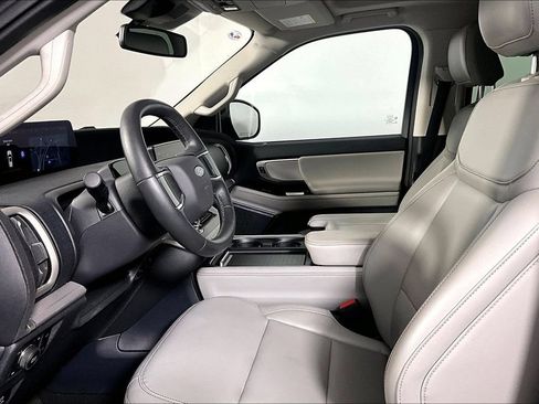 Used 2025 Ford Expedition Active AWD/4WD image 13