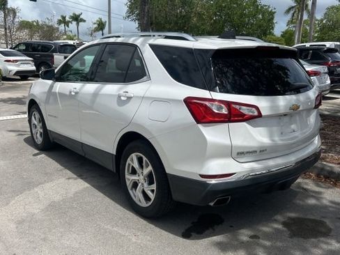 Used 2019 Chevrolet Equinox LT image 2