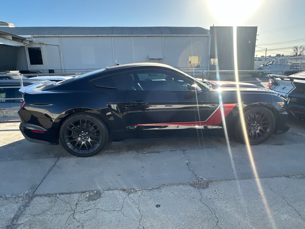 Used 2017 Ford Mustang GT Premium w/ GT Performance Package RWD image 4