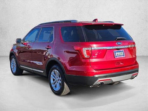 Used 2017 Ford Explorer XLT image 8