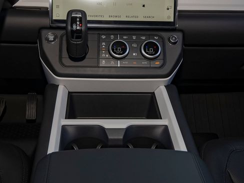 New 2026 Land Rover Defender 110 X-Dynamic SE AWD/4WD image 36