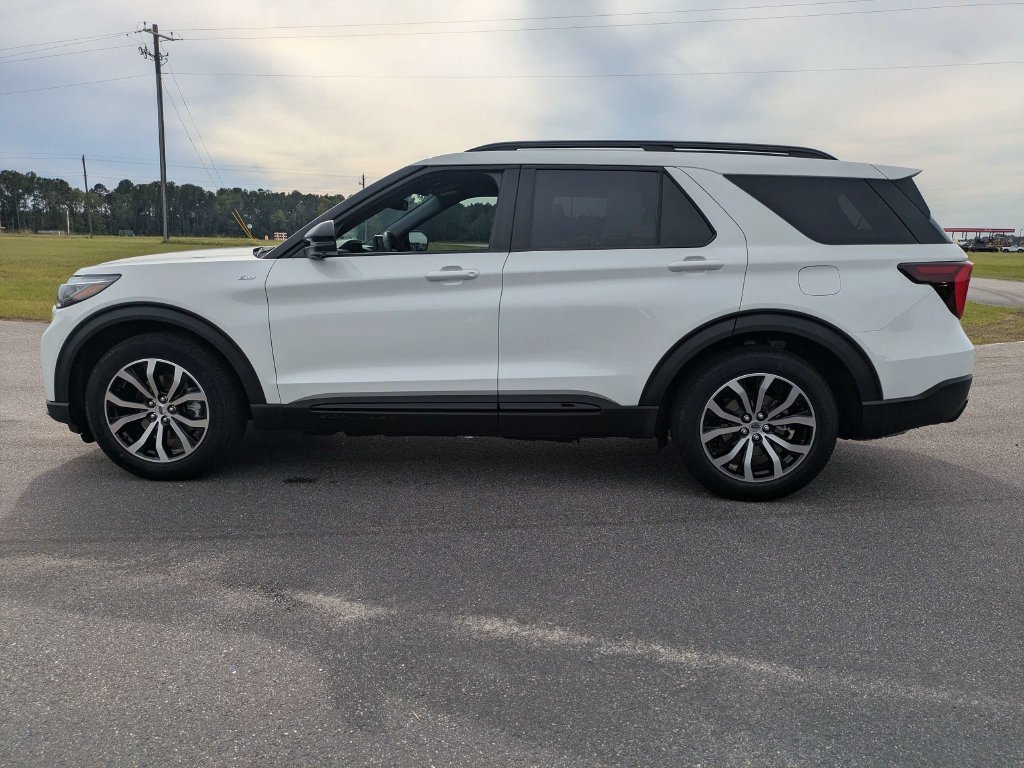 New 2026 Ford Explorer ST-Line w/ Premium Package RWD image 38