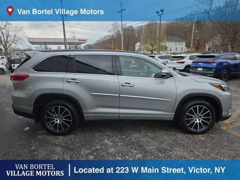 Used 2018 Toyota Highlander SE image 4