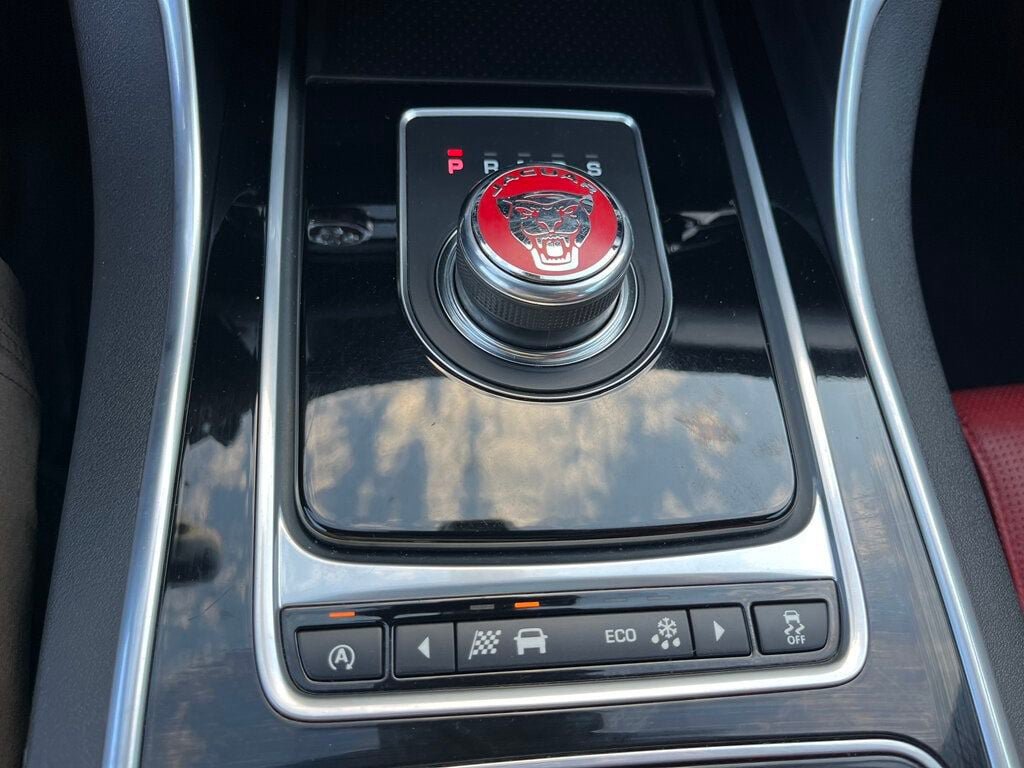 Used 2017 Jaguar XF R-Sport AWD/4WD image 33