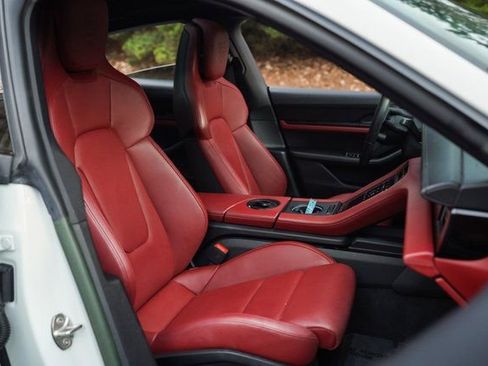 Used 2022 Porsche Taycan image 19