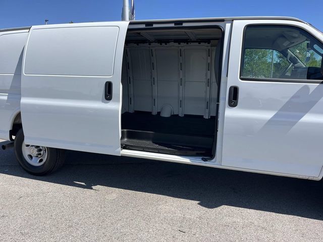 Used 2025 Chevrolet Express 2500 Extended w/ Driver Convenience Package RWD image 20