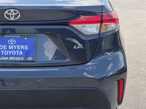 Used 2025 Toyota Corolla LE FWD image 9