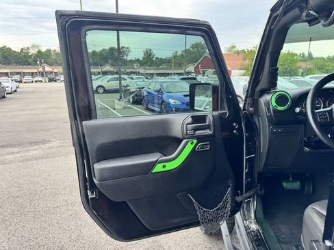 Used 2014 Jeep Wrangler Unlimited Rubicon w/ Dual Top Group AWD/4WD image 14