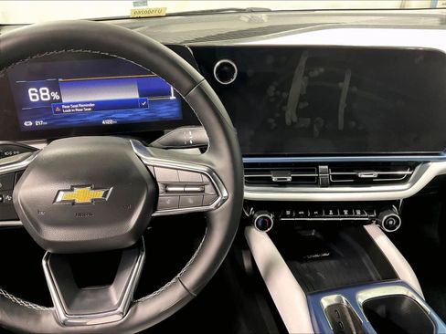 Used 2025 Chevrolet Equinox EV LT image 19