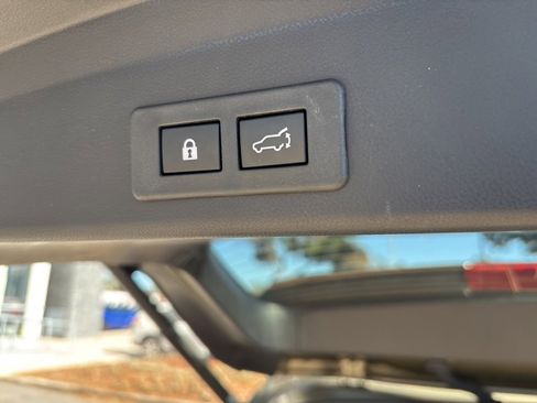 Used 2024 Subaru Ascent Premium w/ Convenience Package image 26