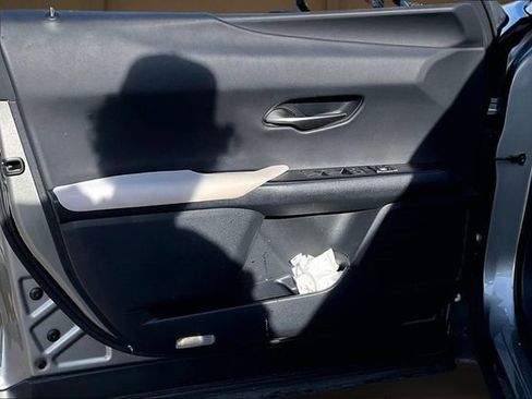 Used 2020 Lexus UX 200 w/ Premium Package image 23