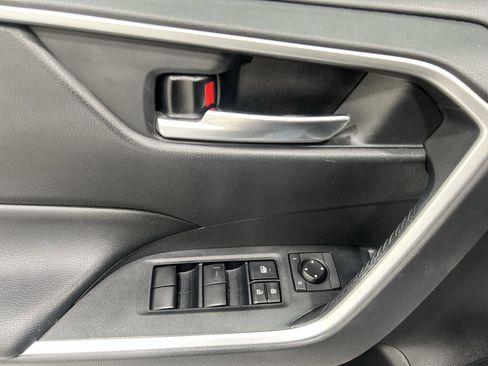 Used 2020 Toyota RAV4 XLE w/ Convenience Package AWD/4WD image 13