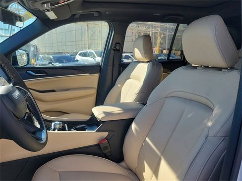 New 2025 Jeep Grand Cherokee Limited image 16