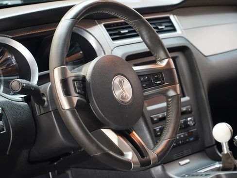 Used 2010 Ford Mustang Shelby GT500 RWD image 41