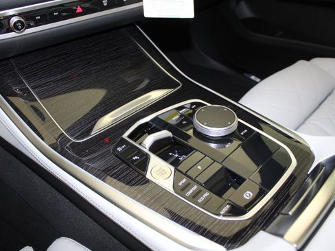 New 2026 BMW X5 sDrive40i image 25