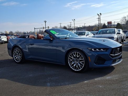 Used 2025 Ford Mustang GT Premium image 3