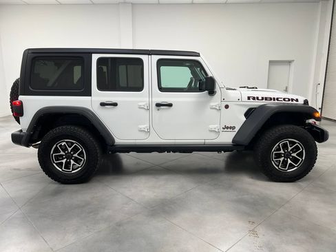 Used 2024 Jeep Wrangler Unlimited Rubicon AWD/4WD image 10