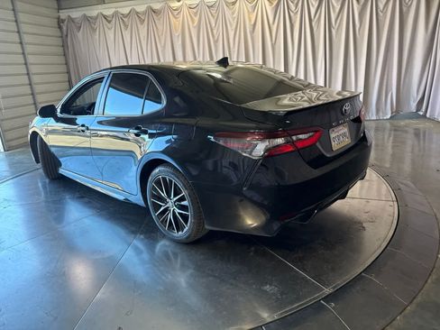Used 2022 Toyota Camry SE FWD image 7