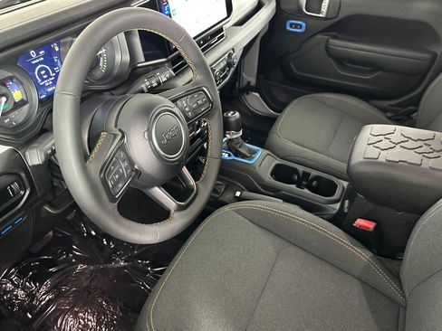 Used 2024 Jeep Wrangler Unlimited w/ Convenience Group image 9