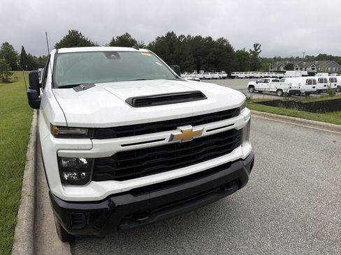 Used 2024 Chevrolet Silverado 2500 Custom w/ Custom Value Package AWD/4WD image 3