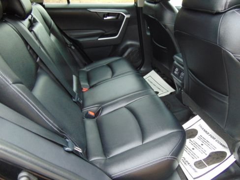 Used 2020 Toyota RAV4 XLE w/ All Weather Liner Package image 7