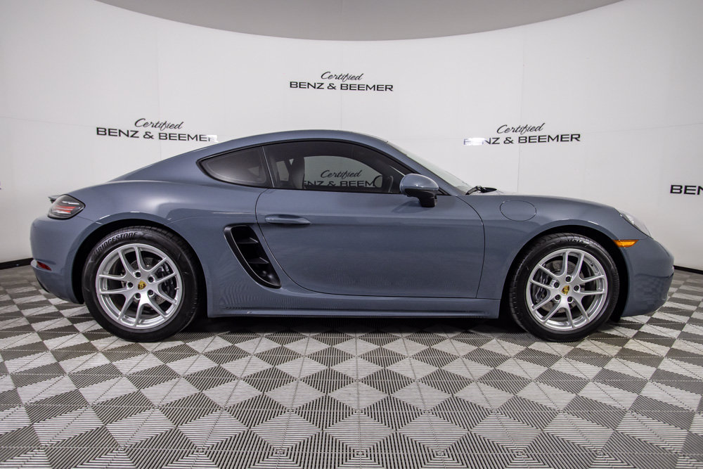 Used 2018 Porsche 718 Cayman RWD image 3