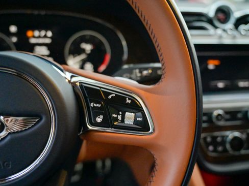Used 2023 Bentley Bentayga image 25