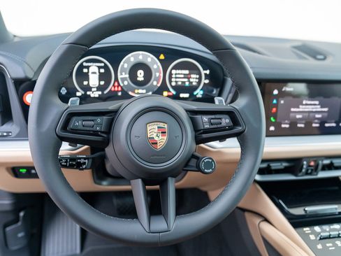 Certified 2025 Porsche Cayenne image 12