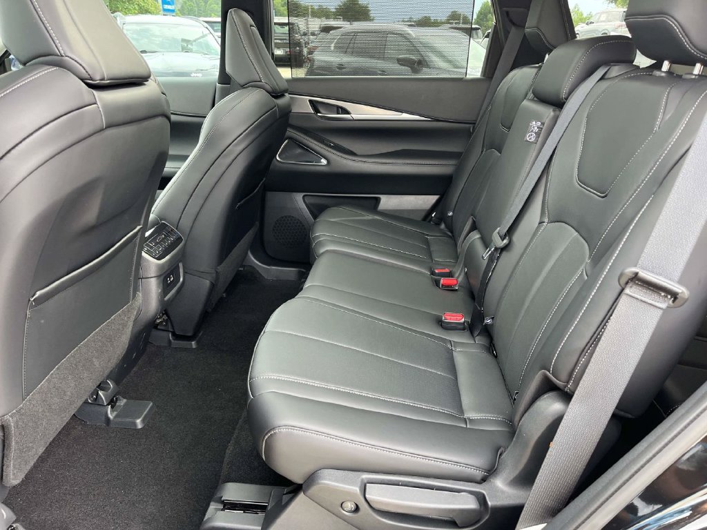Used 2025 INFINITI QX60 Luxe FWD image 13