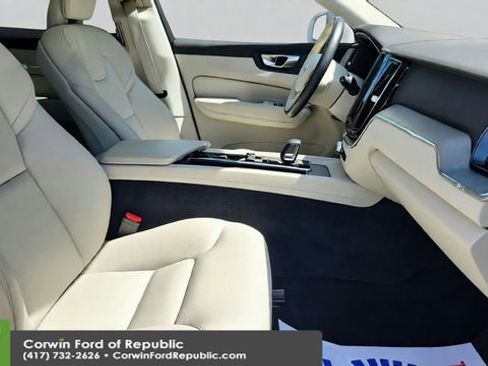 Used 2023 Volvo XC60 B5 Plus FWD image 26
