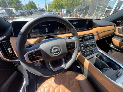 Certified 2025 Nissan Armada Platinum Reserve AWD/4WD image 9