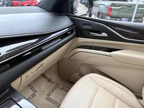 Used 2023 Cadillac Escalade ESV Premium Luxury AWD/4WD image 27